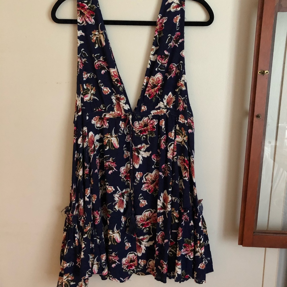 🌿pretty navy floral tunic!!